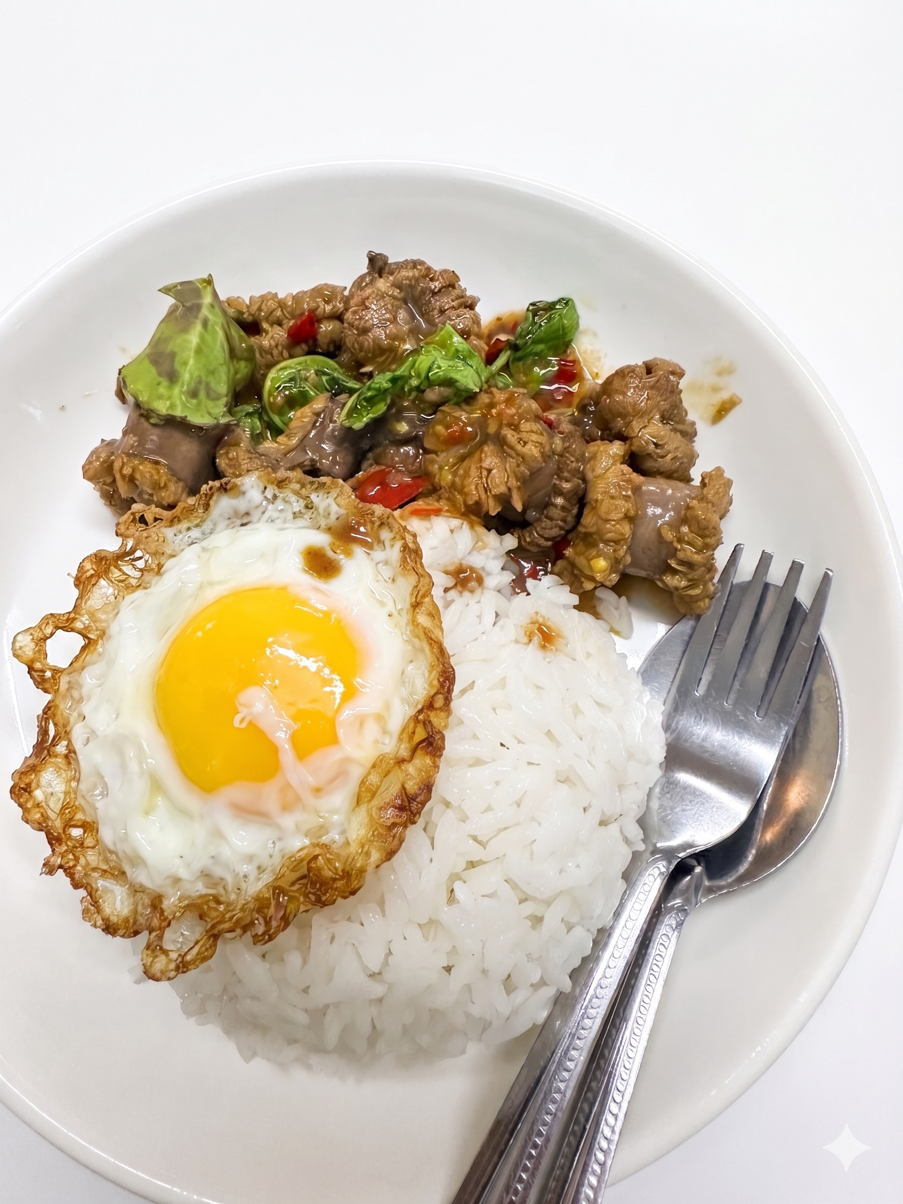ข้าวผัดกระเพราไข่ปลาอินทรี